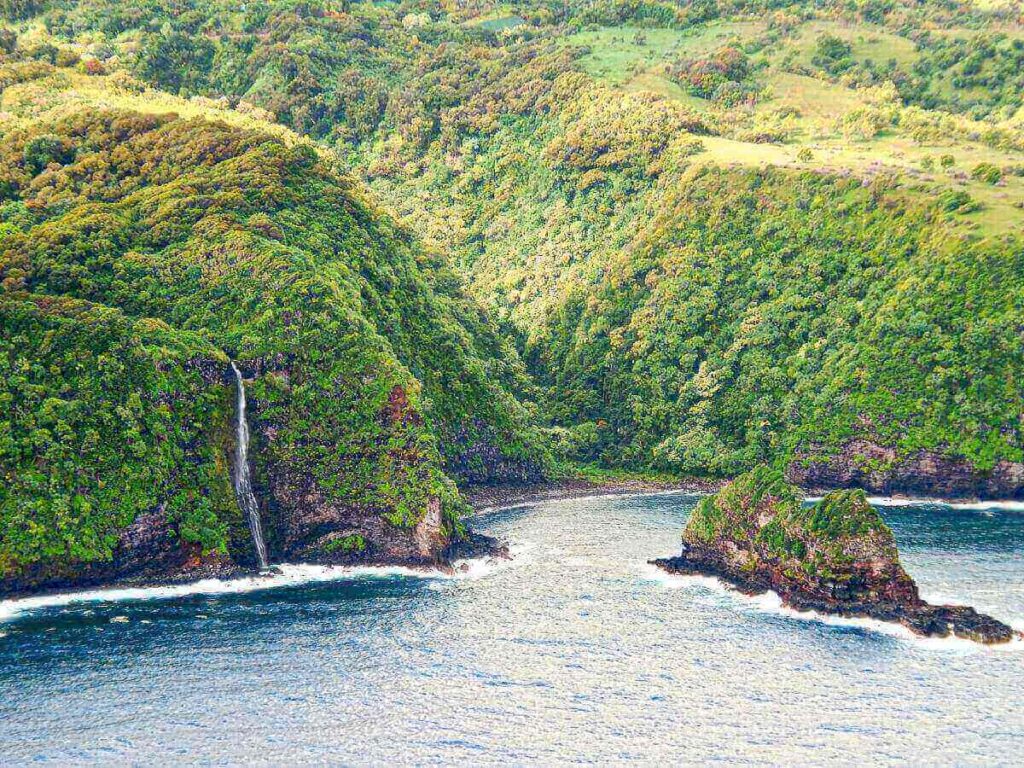 Wide quiet coastline on Molokai with no crowds