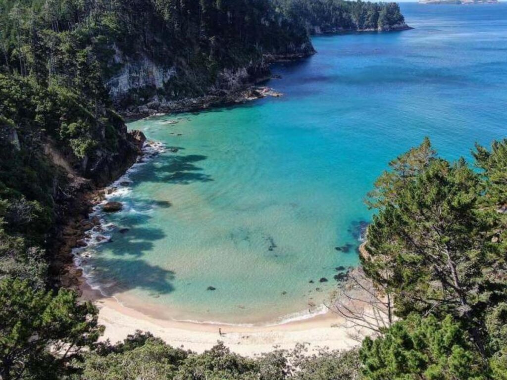 Quiet morning at Papohaku Beach on Molokai