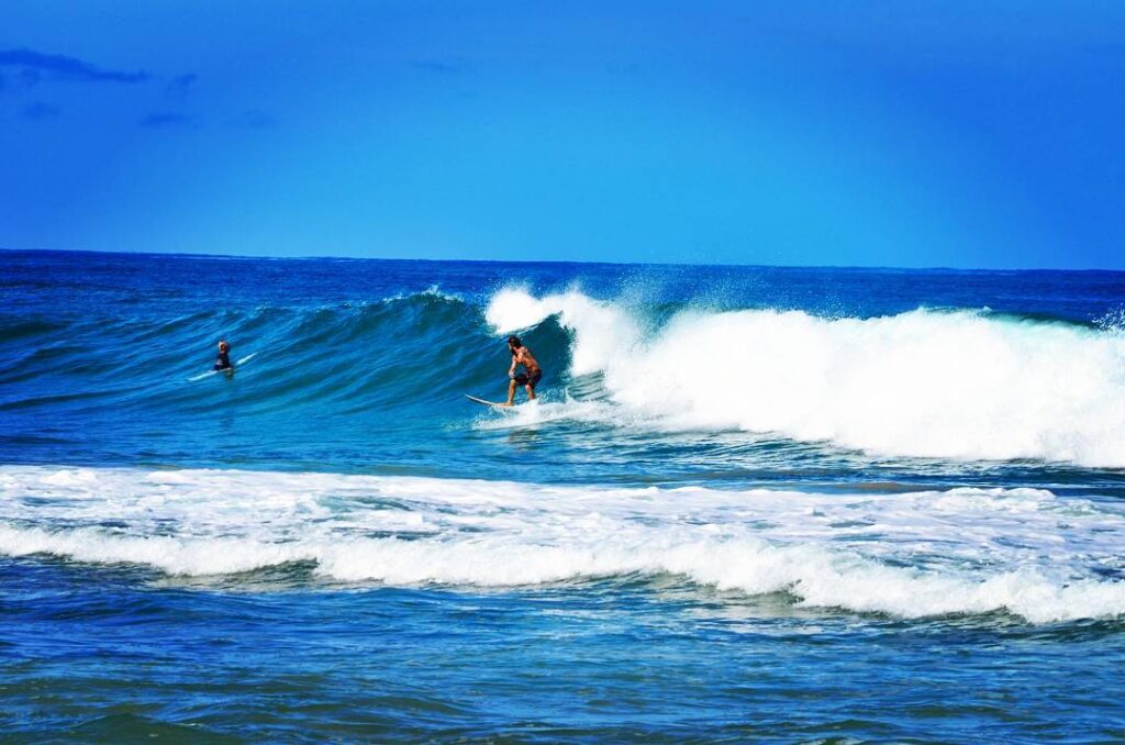 Strong waves and shore break at Polihale Beach on Kauai
