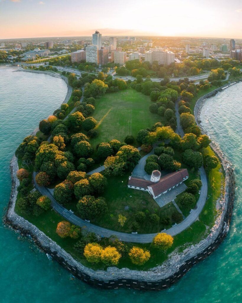 Promontory Point overlooking Lake Michigan with the Chicago skyline in the distance