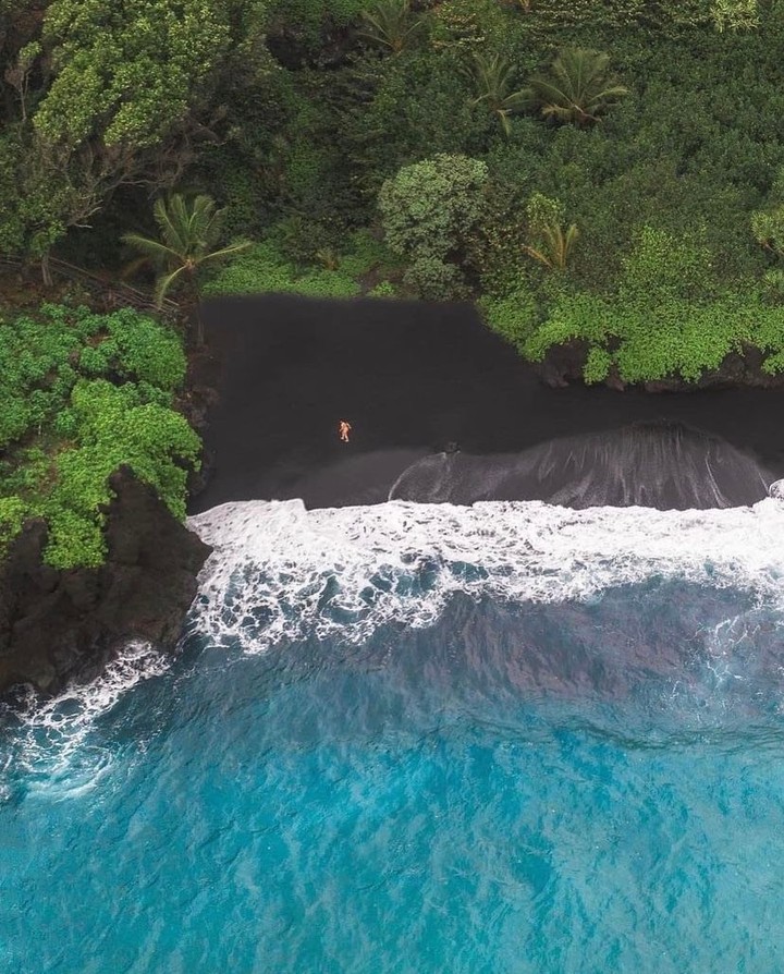 Punaluʻu Black Sand Beach