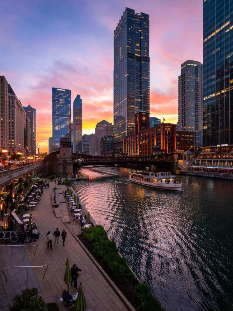 Restaurants and nightlife in Chicago's River North neighborhood