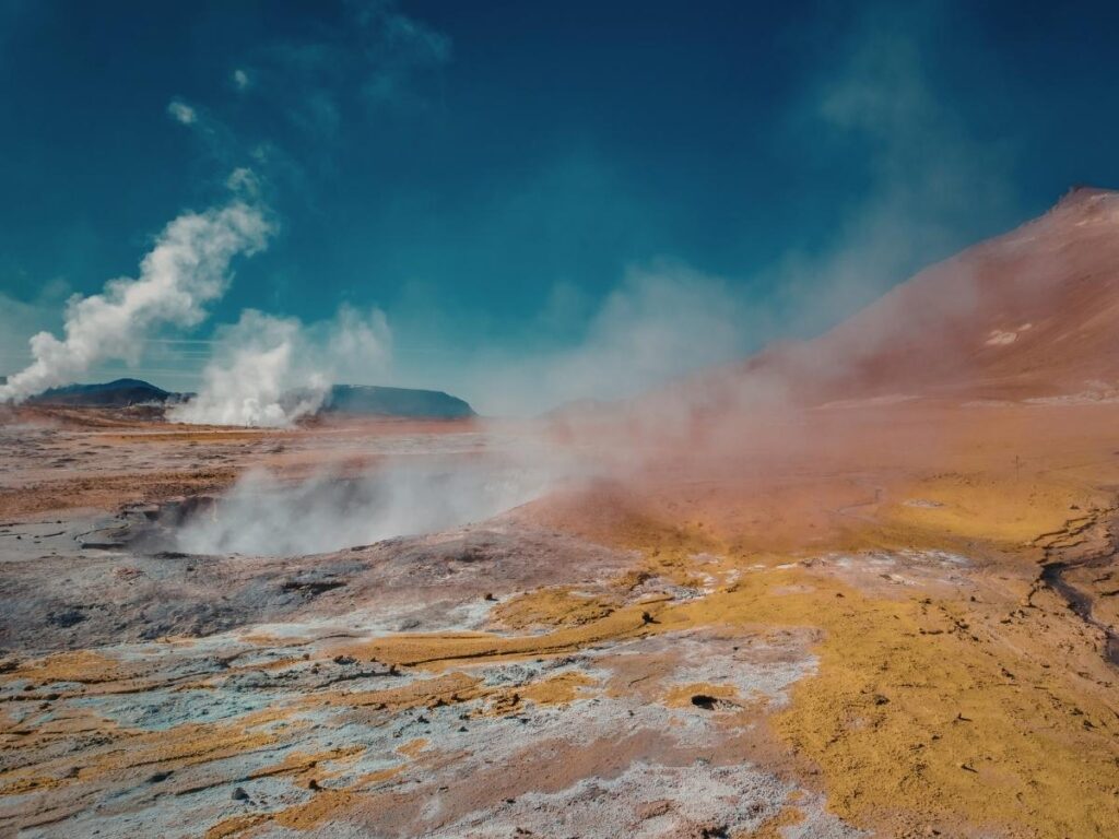 Steam vents and sulfur deposits along Haʻakulamanu Trail in Hawaiʻi Volcanoes National Park