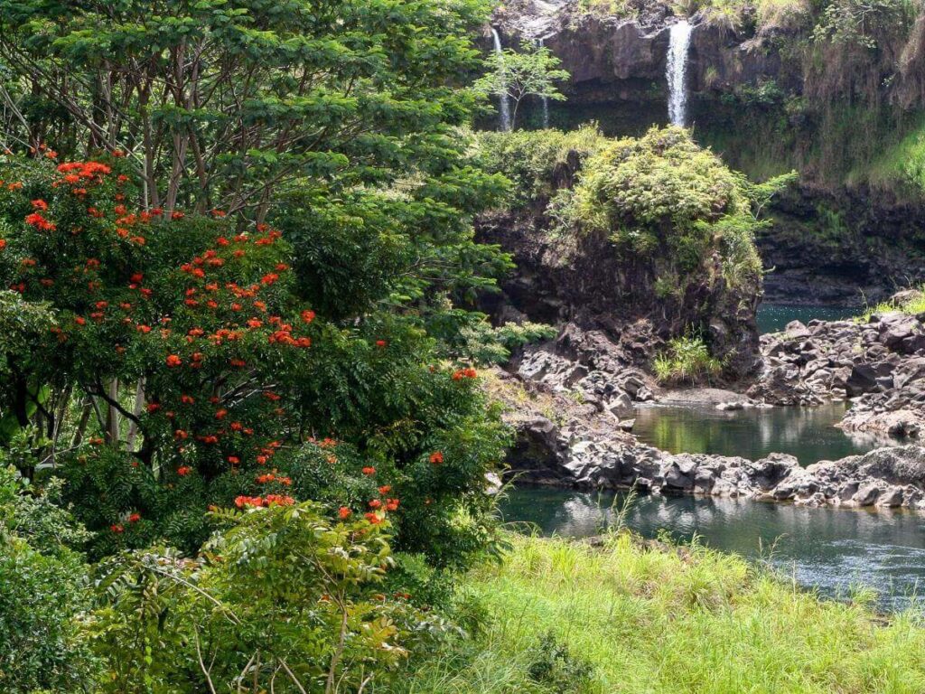 Map showing Rainbow Falls and Boiling Pots in Wailuku River State Park