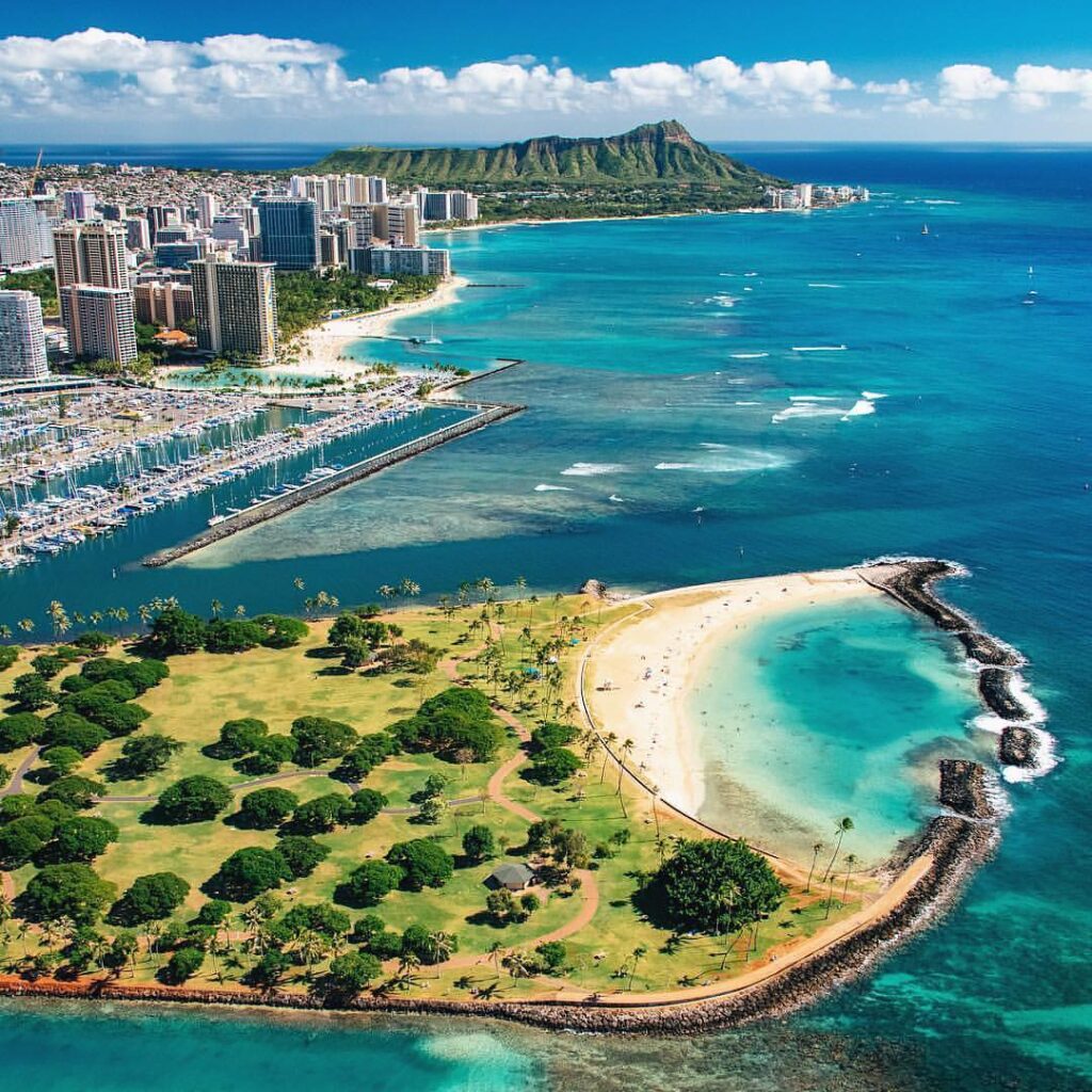 la Moana Beach with the ocean behind