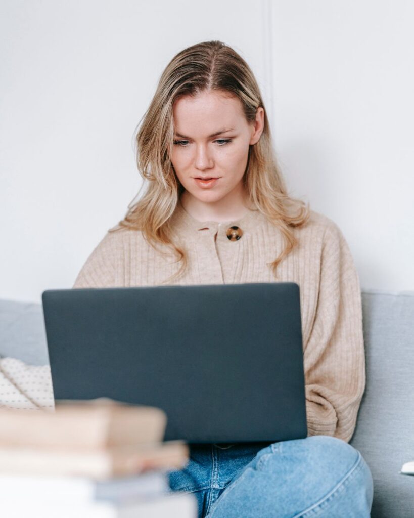 a women booking cheap Wednesday flight deals on her laptop