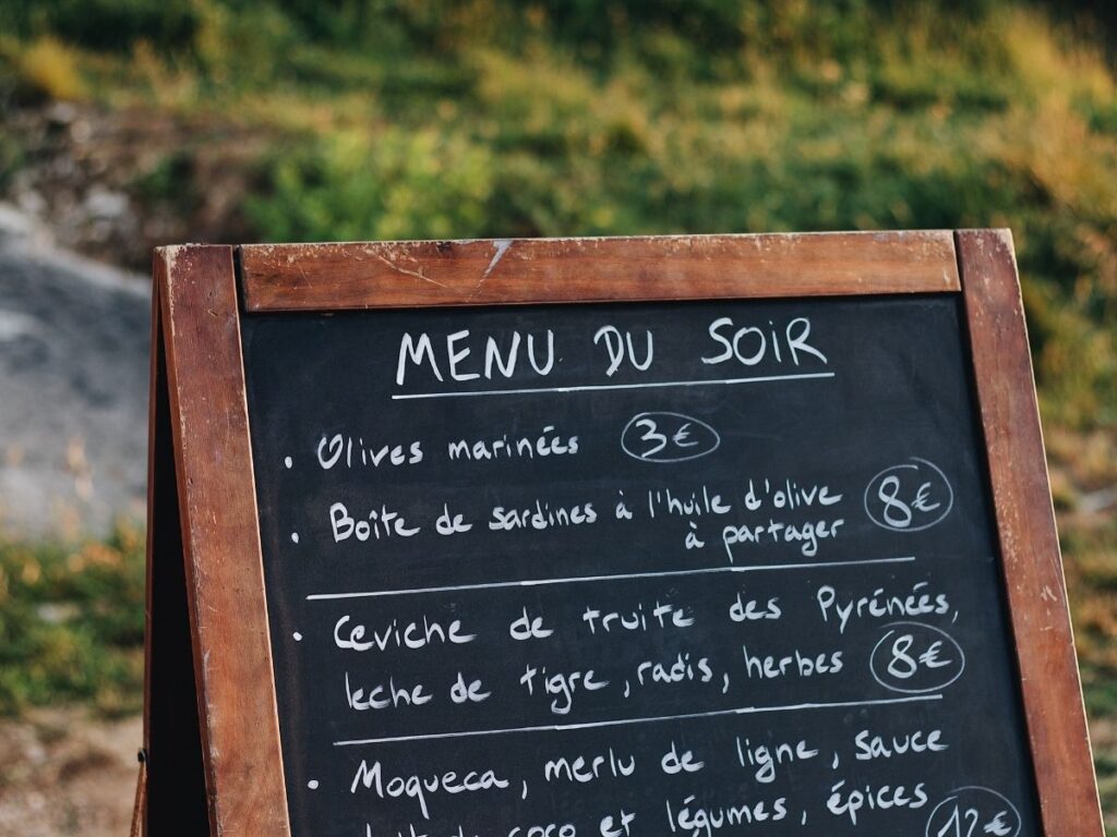 Café in Havana with Spanish-only chalkboard menu