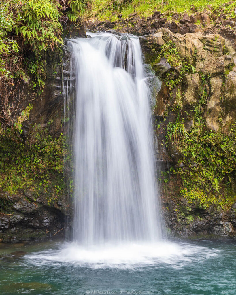 Puaʻa Kaʻa Falls