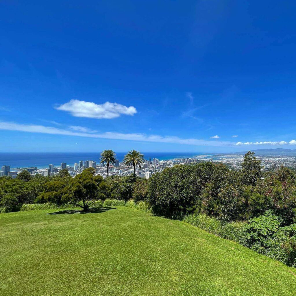 Panoramic view of Honolulu and Diamond Head from Tantalus Lookout