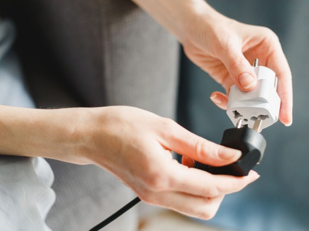 Compact universal adapter