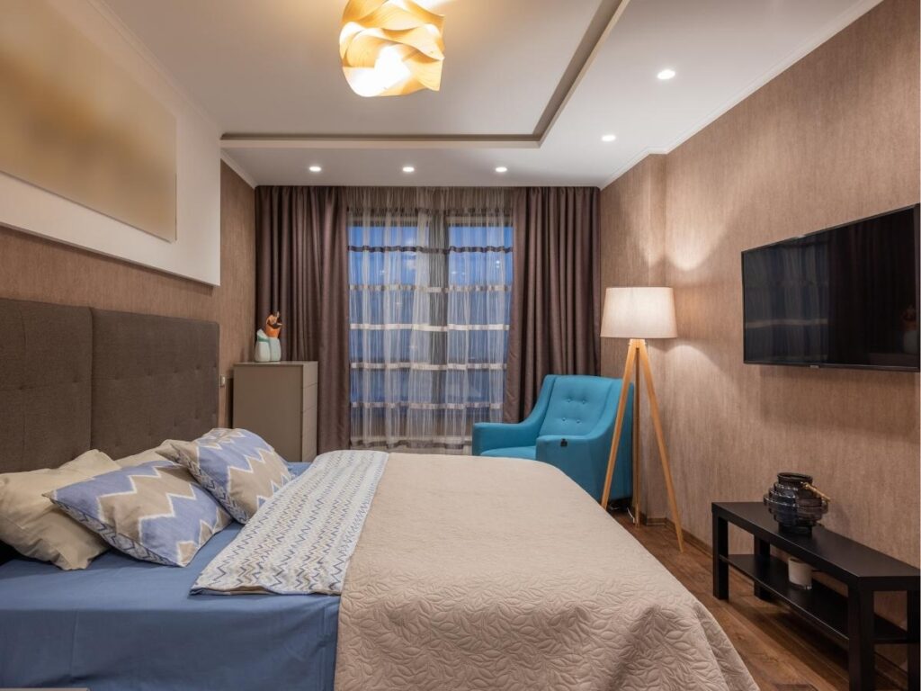 City five-star hotel room with limited space.