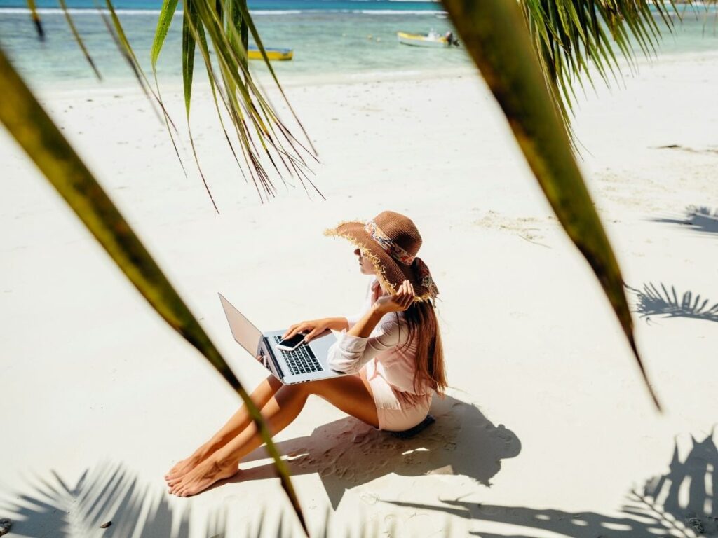 Ways to Earn Money While Traveling the World