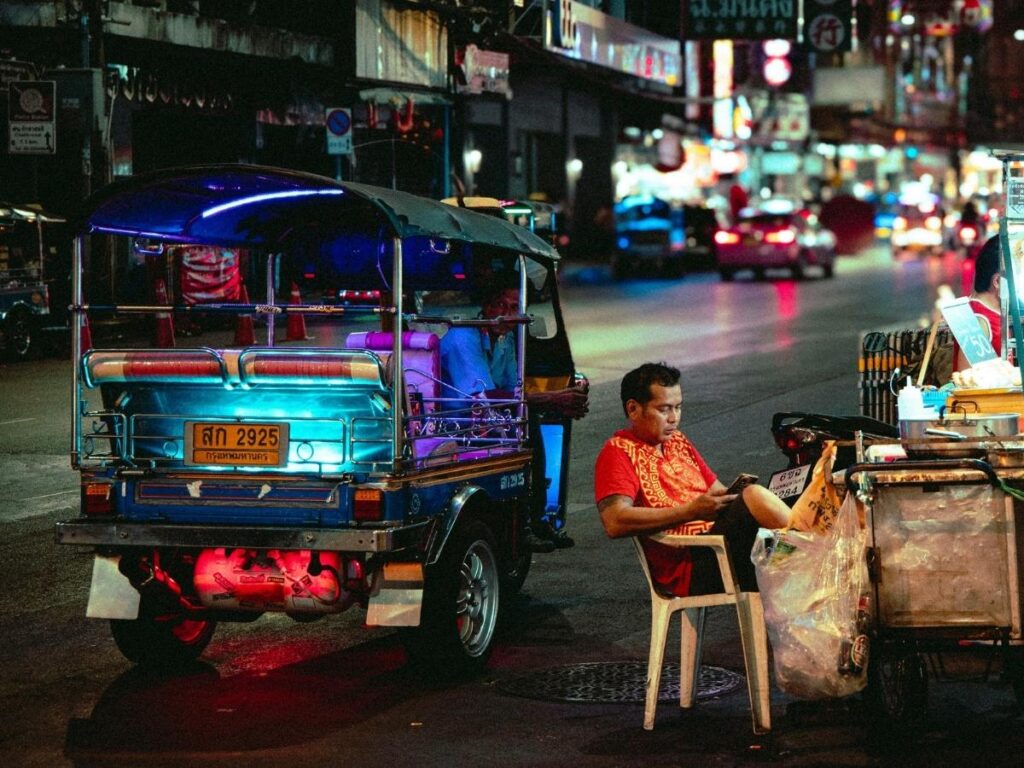 sidewalks in bangkok