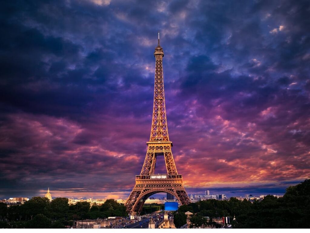 Eiffel Tower reflected on the Seine River at dusk in Paris, seen from a bridge