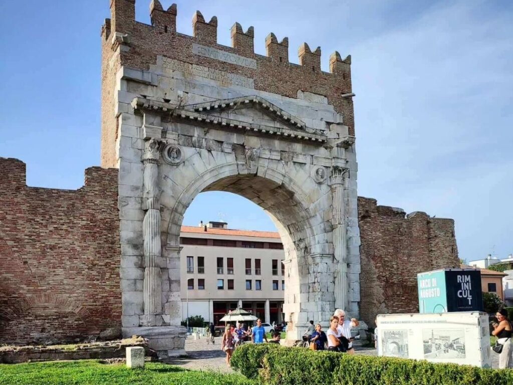 Arco d’Augusto with pedestrians on Corso d’Augusto, Rimini.