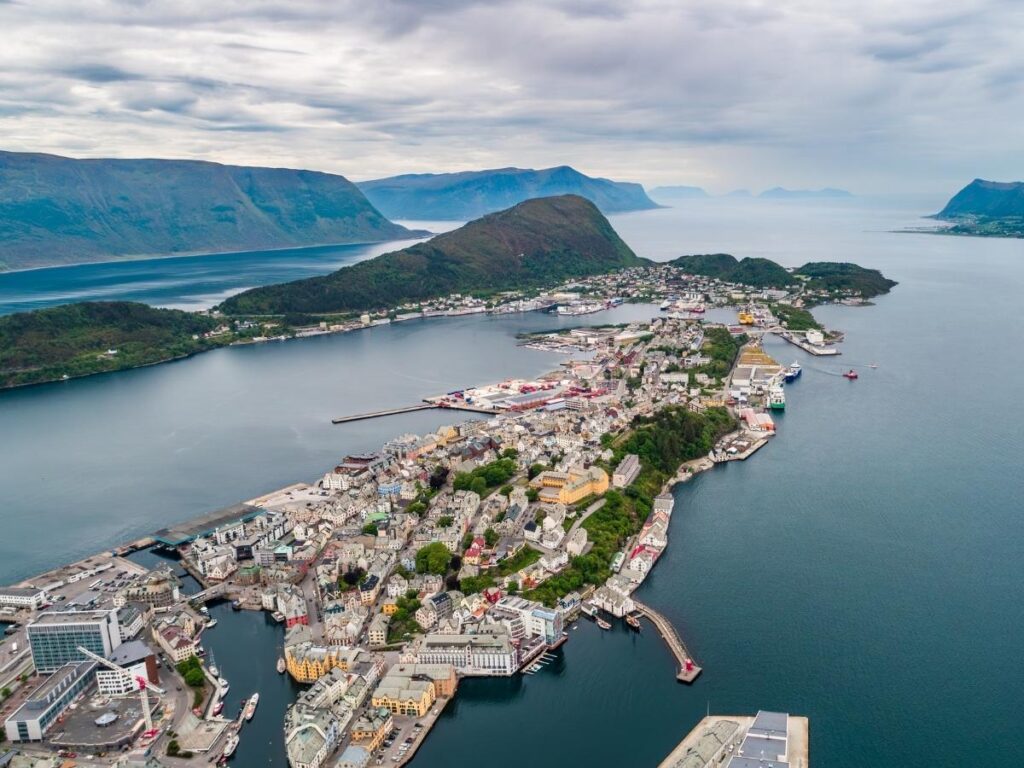 Wide panorama from Fjellstua/Aksla showing Ålesund town, islands and Sunnmøre Alps