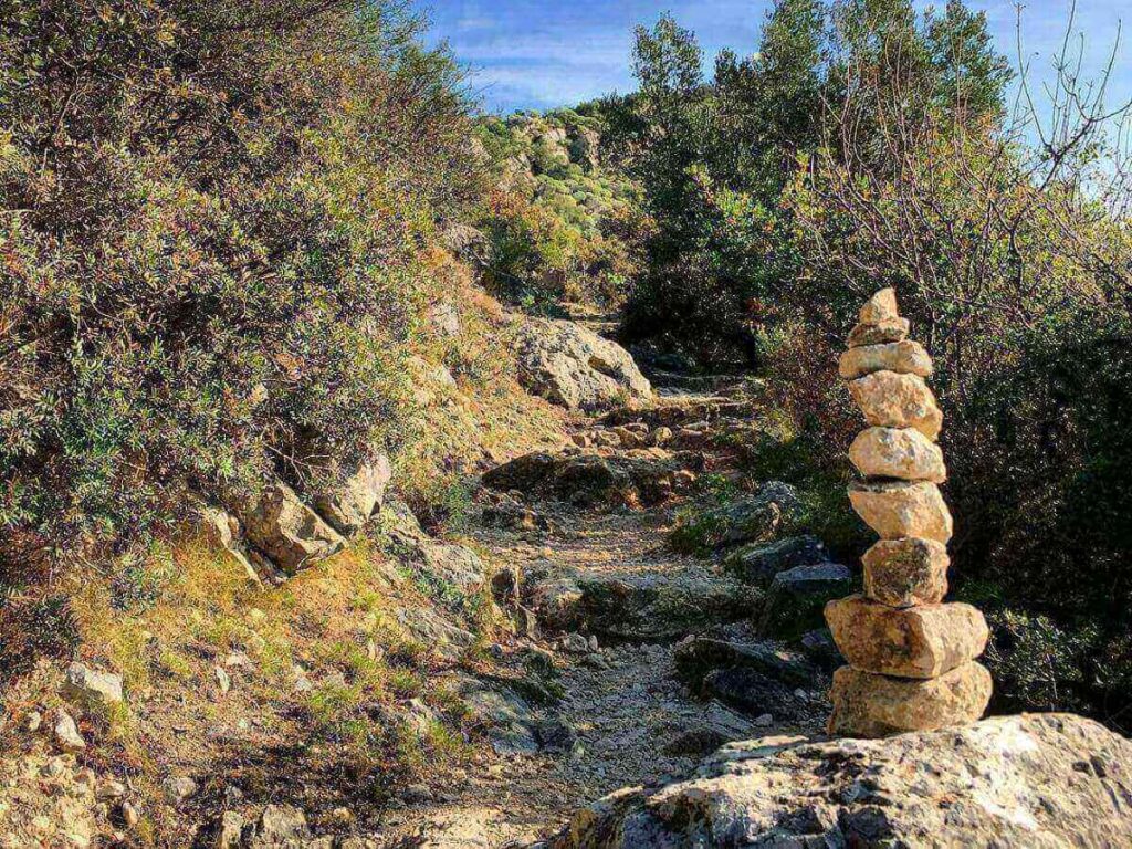 View of the sea and cliffs from the Nietzsche Path hiking trail leading up to Èze