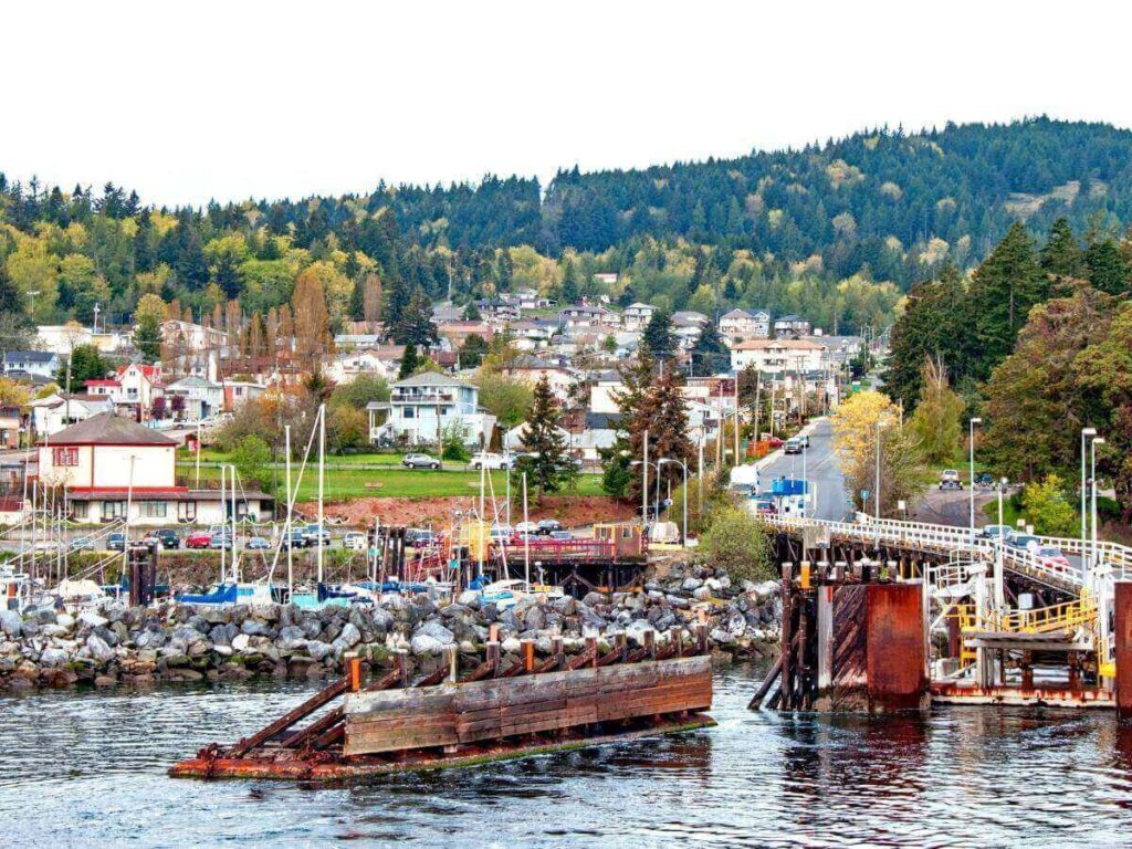 Boats and ferries at Faro Marina on a sunny morning, gateway to Ria Formosa’s islands