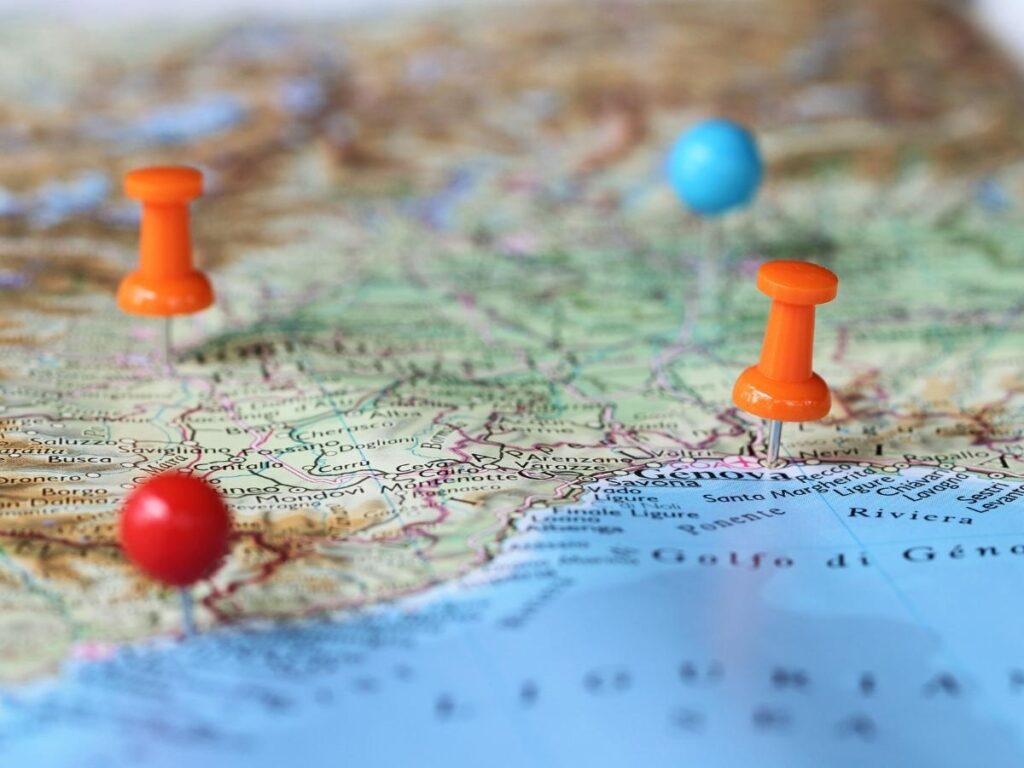 Simple map graphic showing Folegandros with suggested 1–3 day itinerary pins: Chora, Katergo, Agali, Ano Meria