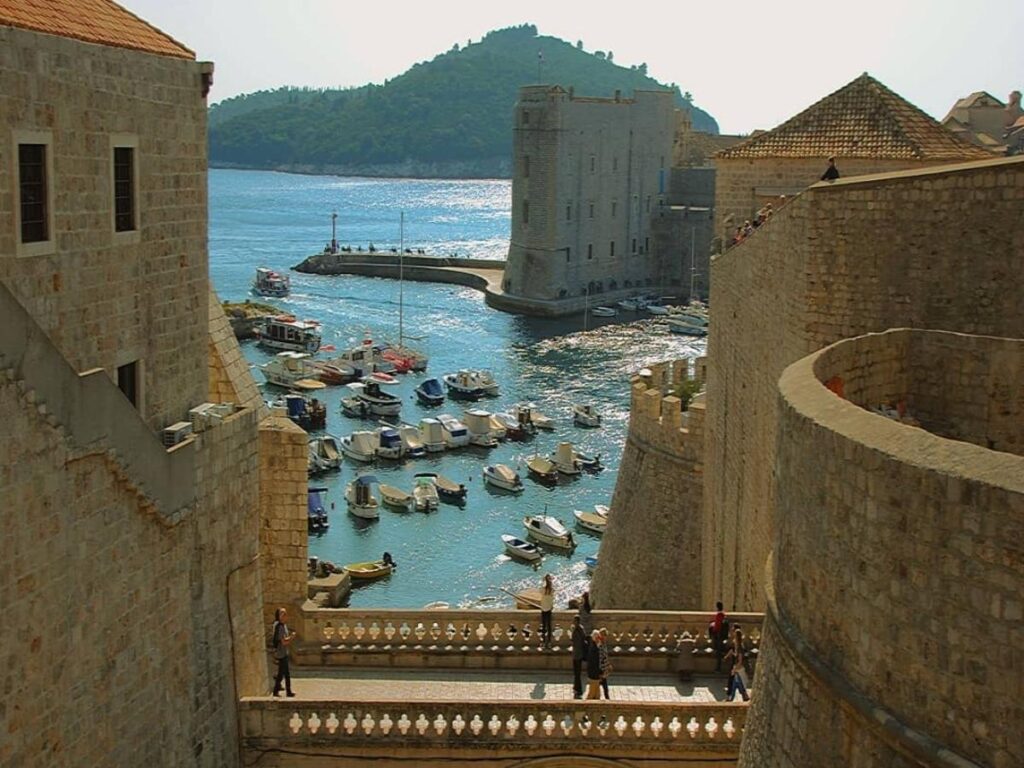 “Sea-view balcony in Ploče neighborhood overlooking the Old Town and Adriatic