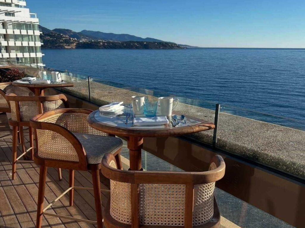 Outdoor café in Monaco’s Old Town with small tables and Mediterranean atmosphere