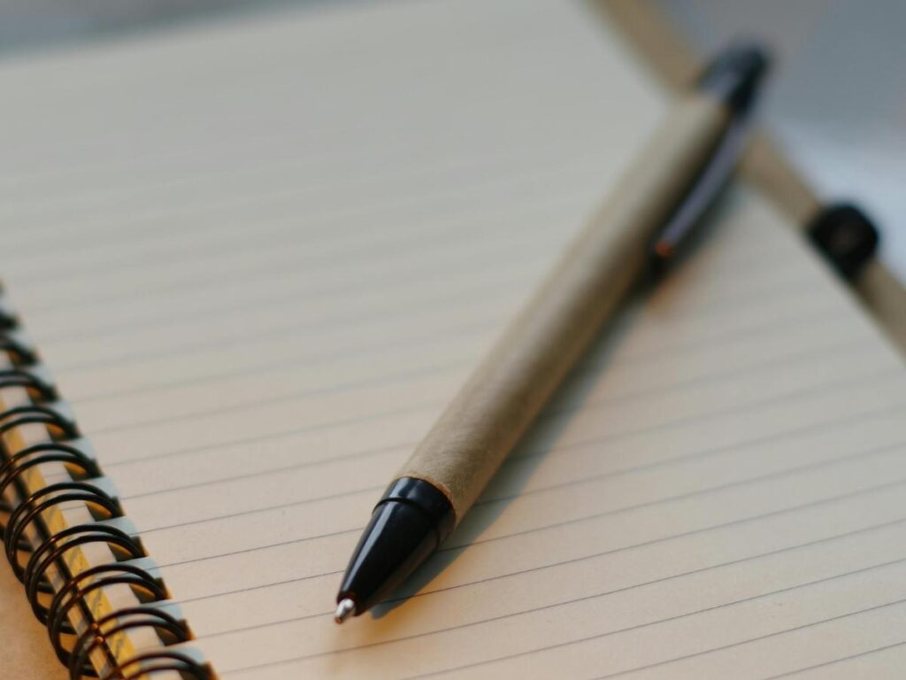 Clothing packing list for a 7-day trip with mix and match outfits