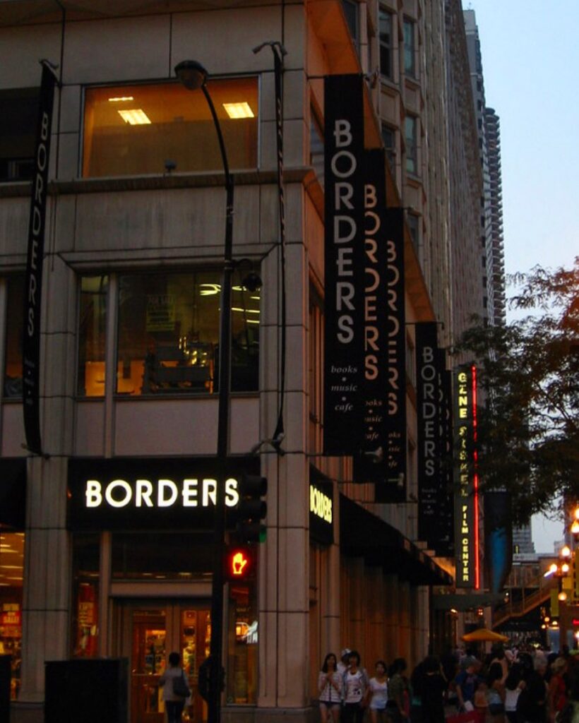 Restaurants and outdoor dining along Randolph Street in Chicago West Loop