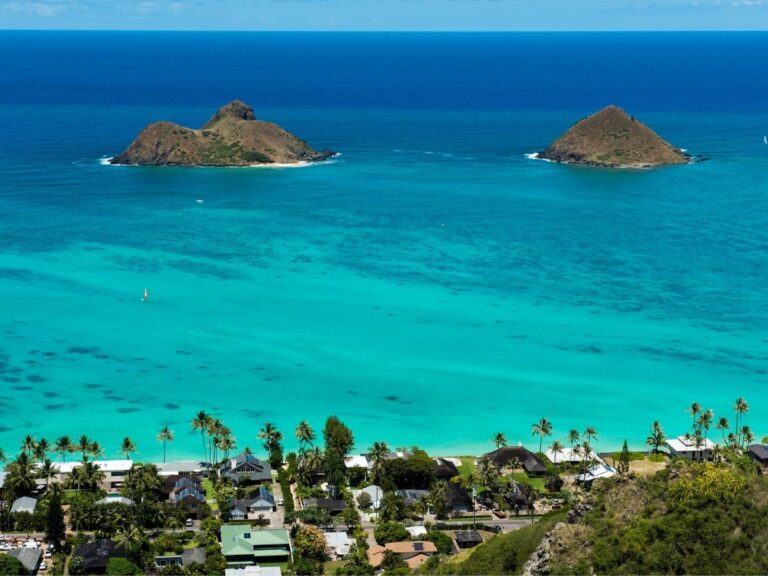 Turquoise waters and white sand at Lanikai Beach, Oahu, Hawaii with Mokulua Islands in background