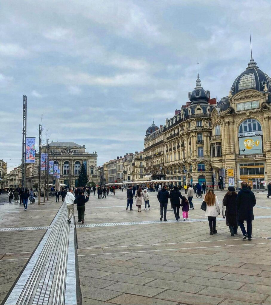Exploring Montpellier streets on foot without a fixed route