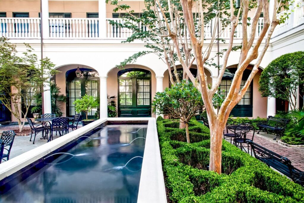 Planters Inn Charleston Relais & Chateaux boutique hotel courtyard at night