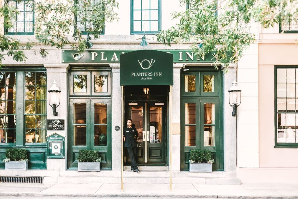 Planters Inn Charleston Relais & Chateaux boutique hotel courtyard at night