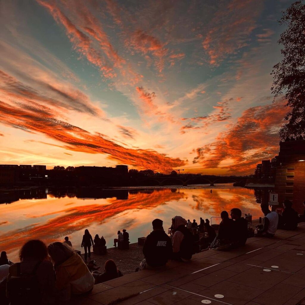 Sunset over the Garonne River near Pont Neuf in Toulouse