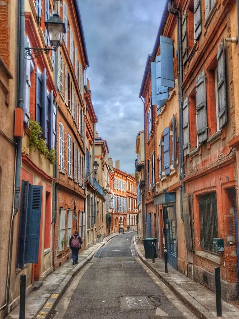 Narrow streets in Toulouse old town with pink-toned buildings