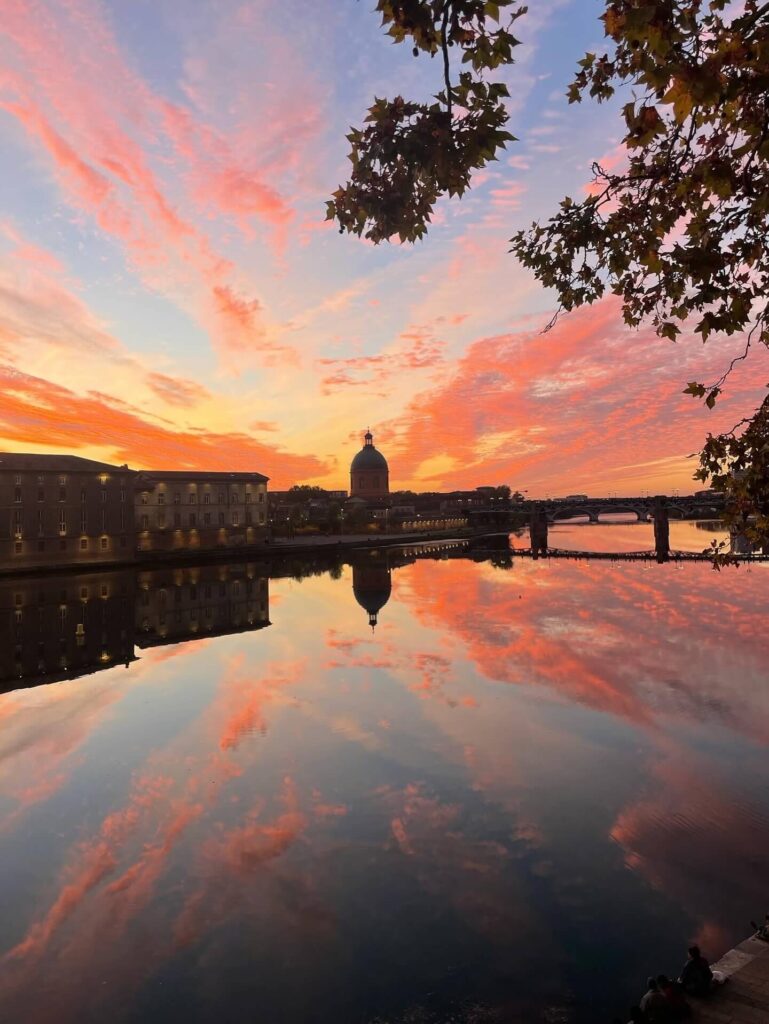 Evening walk in Toulouse with soft sunset light and calm atmosphere