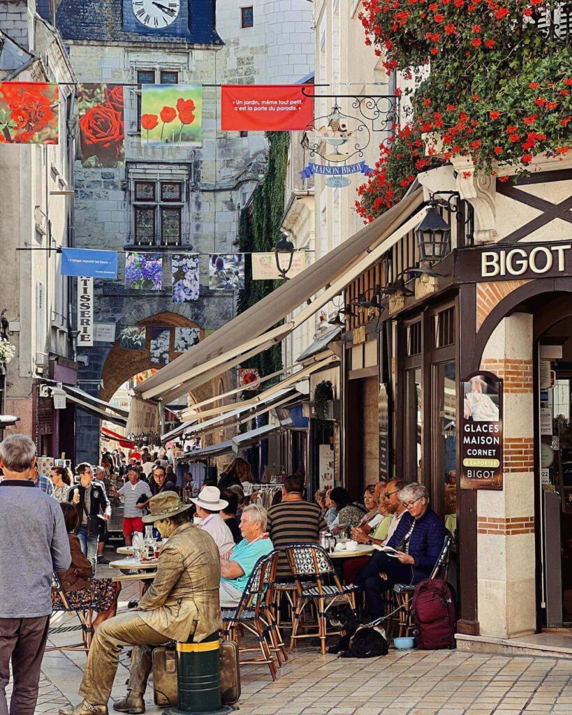 Café in Amboise with people sitting and enjoying a relaxed moment