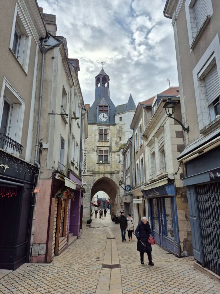 Hotel location in Amboise old town close to main attractions