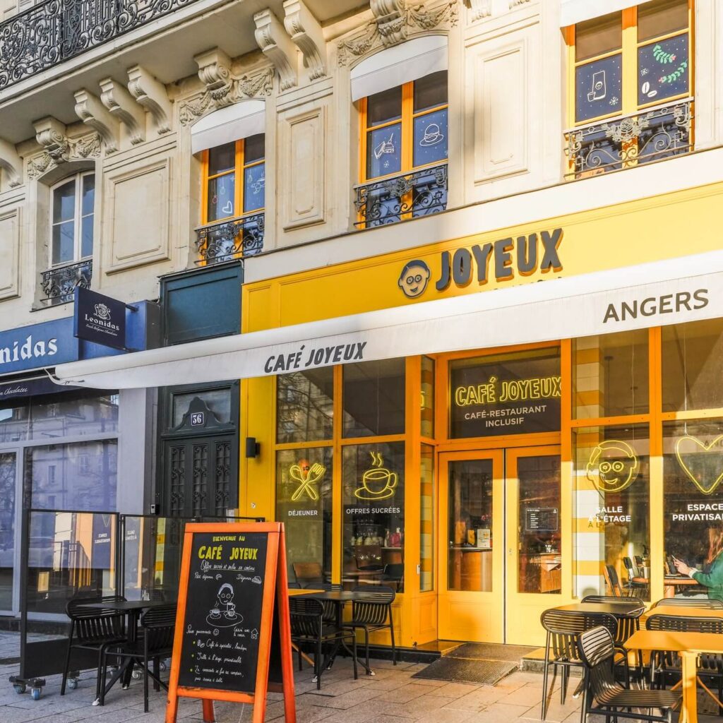 Cafes and restaurants in Angers with outdoor seating