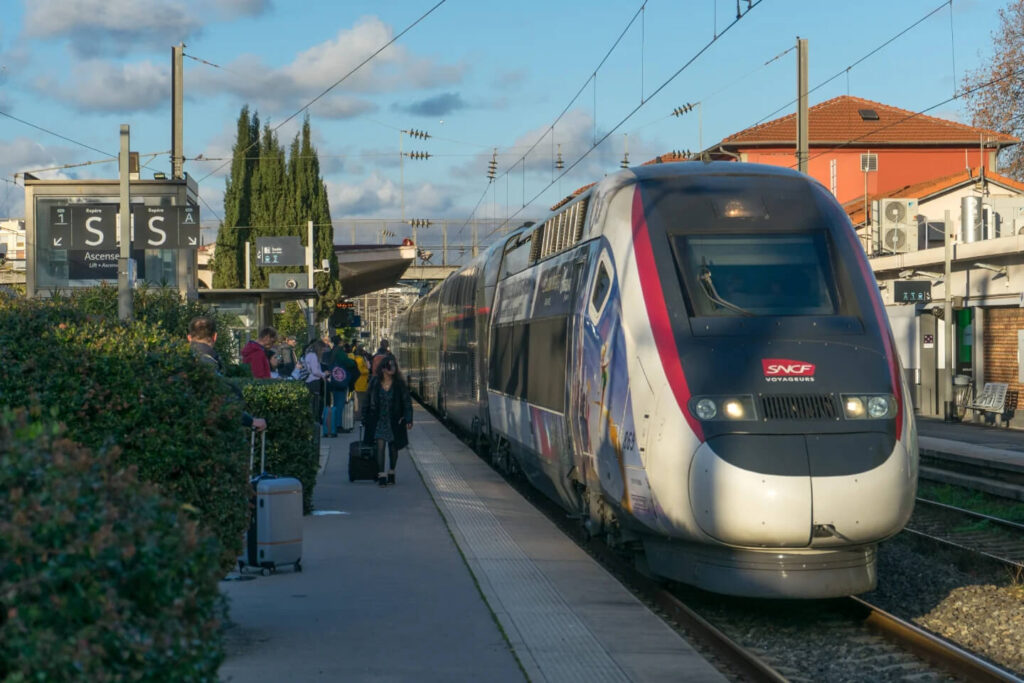 rain platform at Antibes station with regional connections