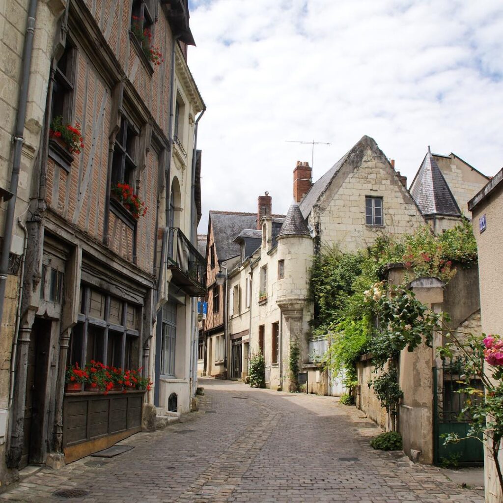 Quiet street in Chinon old town with a peaceful slow travel atmosphere