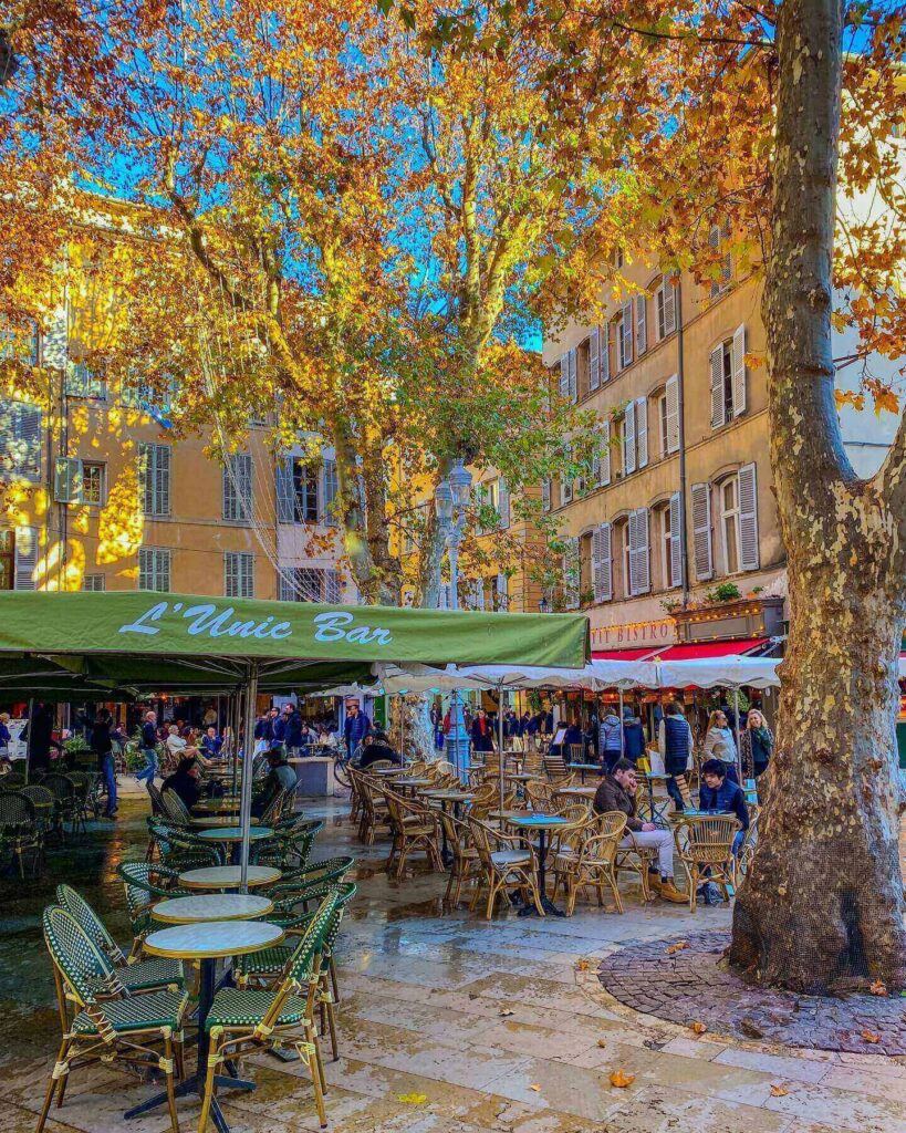 Cours Mirabeau in Aix-en-Provence lined with trees and outdoor cafés