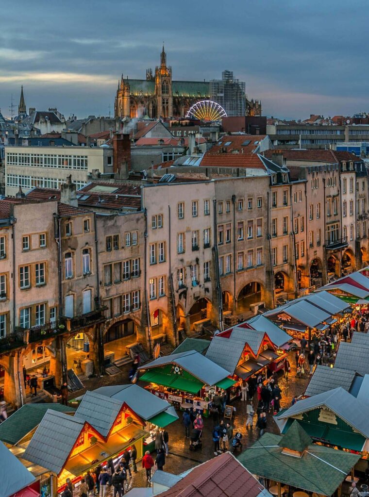 Park at Esplanade de Metz overlooking the river