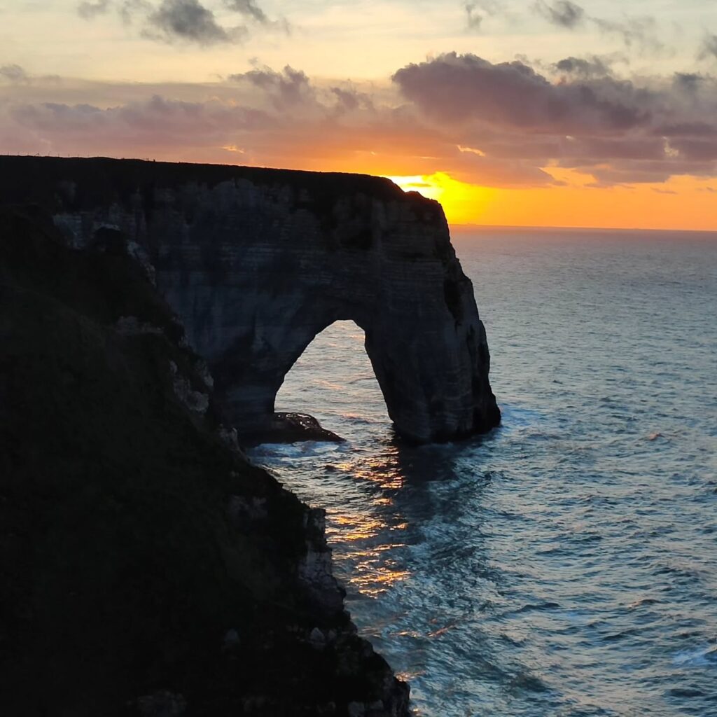 Wide peaceful view of Étretat cliffs and coastline