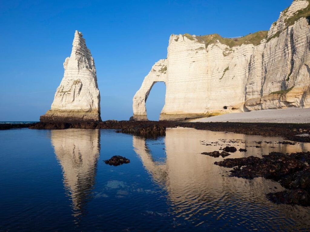 Falaise d’Aval cliffs with natural arch in Étretat