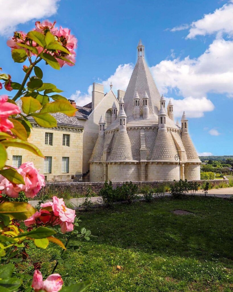Abbaye Royale de Fontevraud with open stone architecture and cloisters