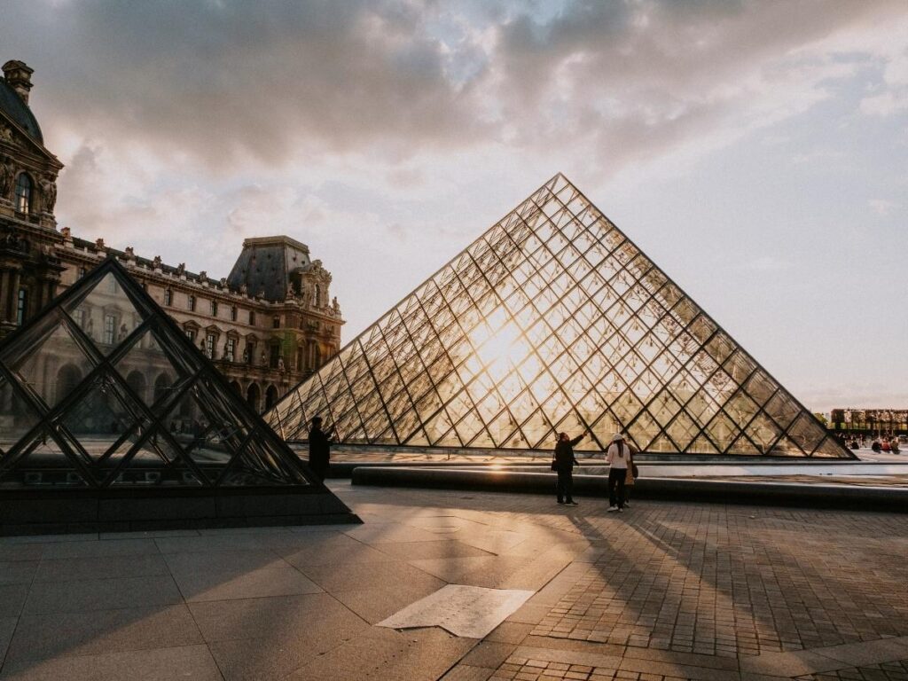 Louvre glass pyramid at sunset with a calm atmosphere