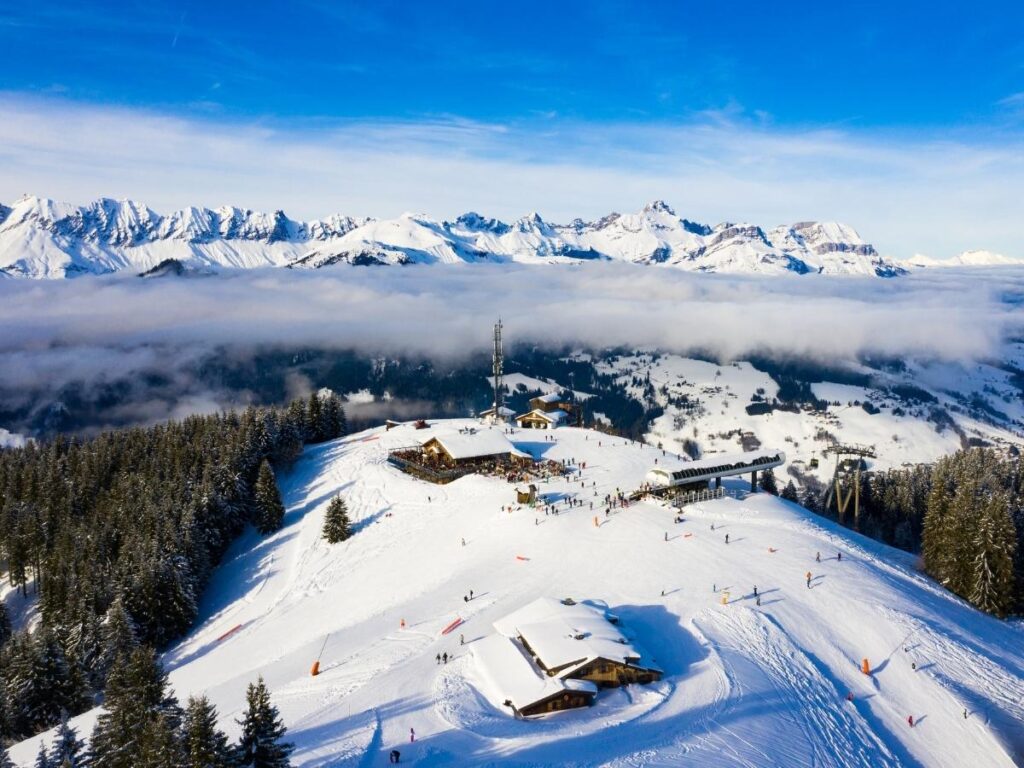 Skiing on wide slopes in Megève with mountain views