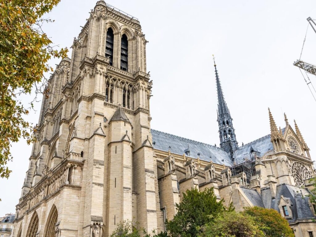 Western facade of Notre Dame de Paris showing towers and symmetrical structure