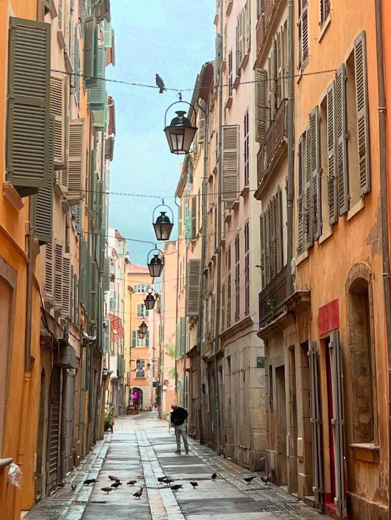 Buildings and streets in Toulon Old Town near central places to stay