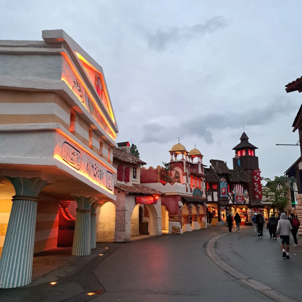 Visitors using a map and mobile app at Parc Astérix