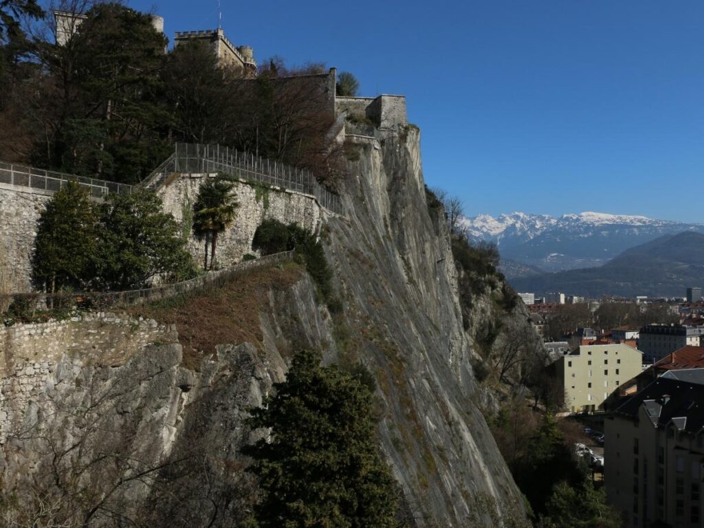 Hiking trails and viewpoints around the Bastille of Grenoble